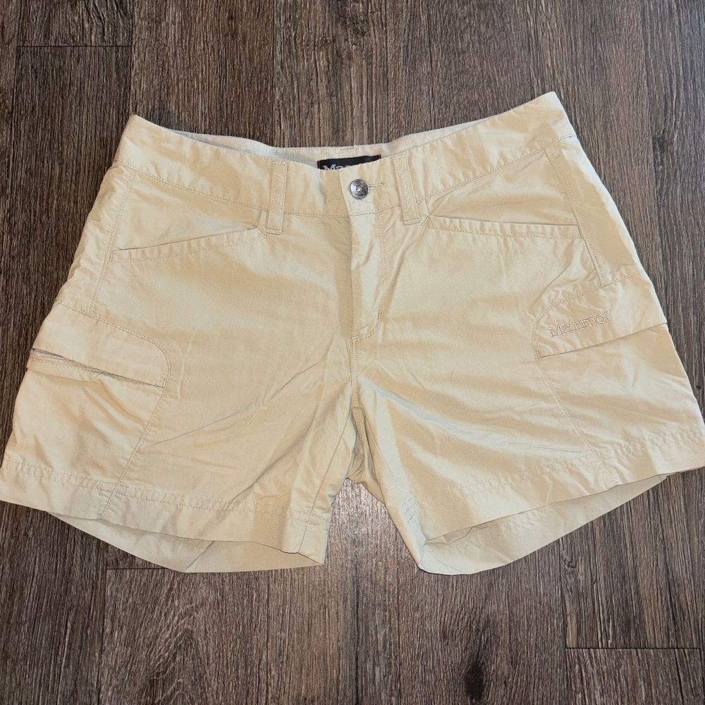 Marmot size 6 ladies tan shorts excellent condition